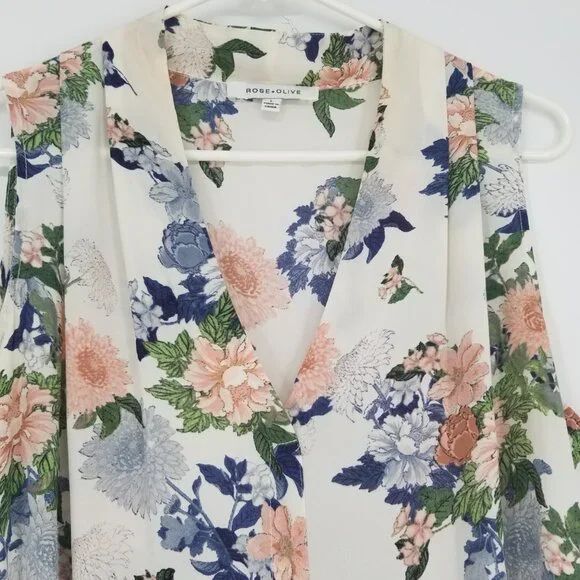 Rose & Olive Sleeveless Tank Blouse / Shell Floral V-neck, Lightweight & Cool, L - Picture 4 of 5